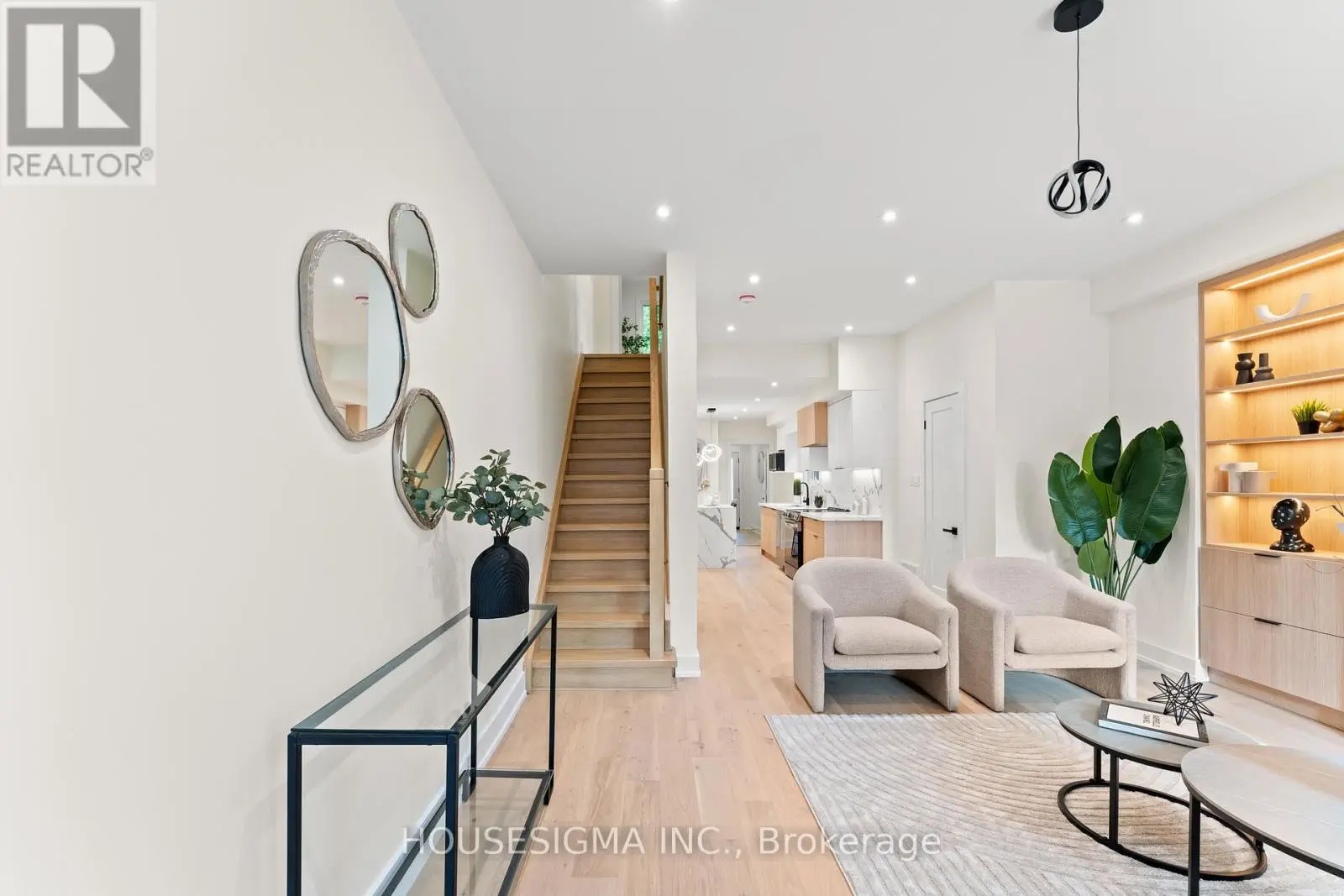 204 Franklin Avenue, Toronto, Ontario  M6P 3Z3 - Photo 3 - W12265243