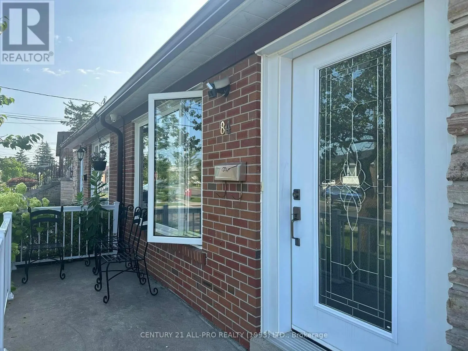 84 Goldsboro Road, Toronto, Ontario  M9L 1A7 - Photo 2 - W12265429
