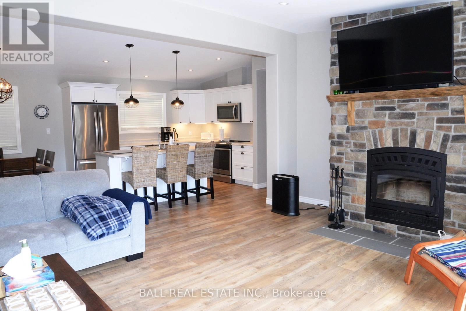 405 Philrick Drive, Trent Lakes, Ontario  K0L 1J0 - Photo 3 - X12266733