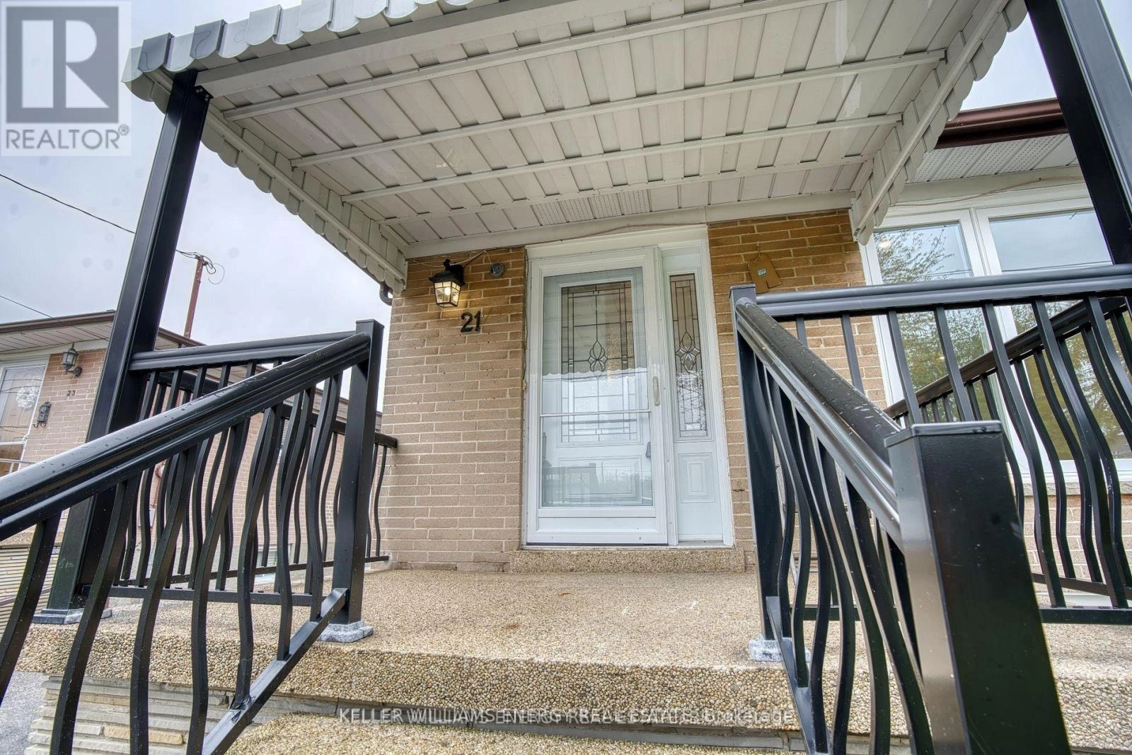 21 Neames Crescent, Toronto, Ontario  M3L 1K8 - Photo 3 - W12266817