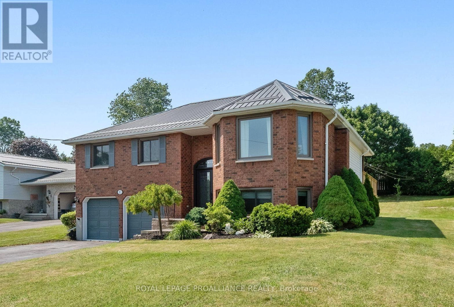 10 Lenore Avenue, Hamilton Township, Ontario  K9A 5M2 - Photo 1 - X12266796