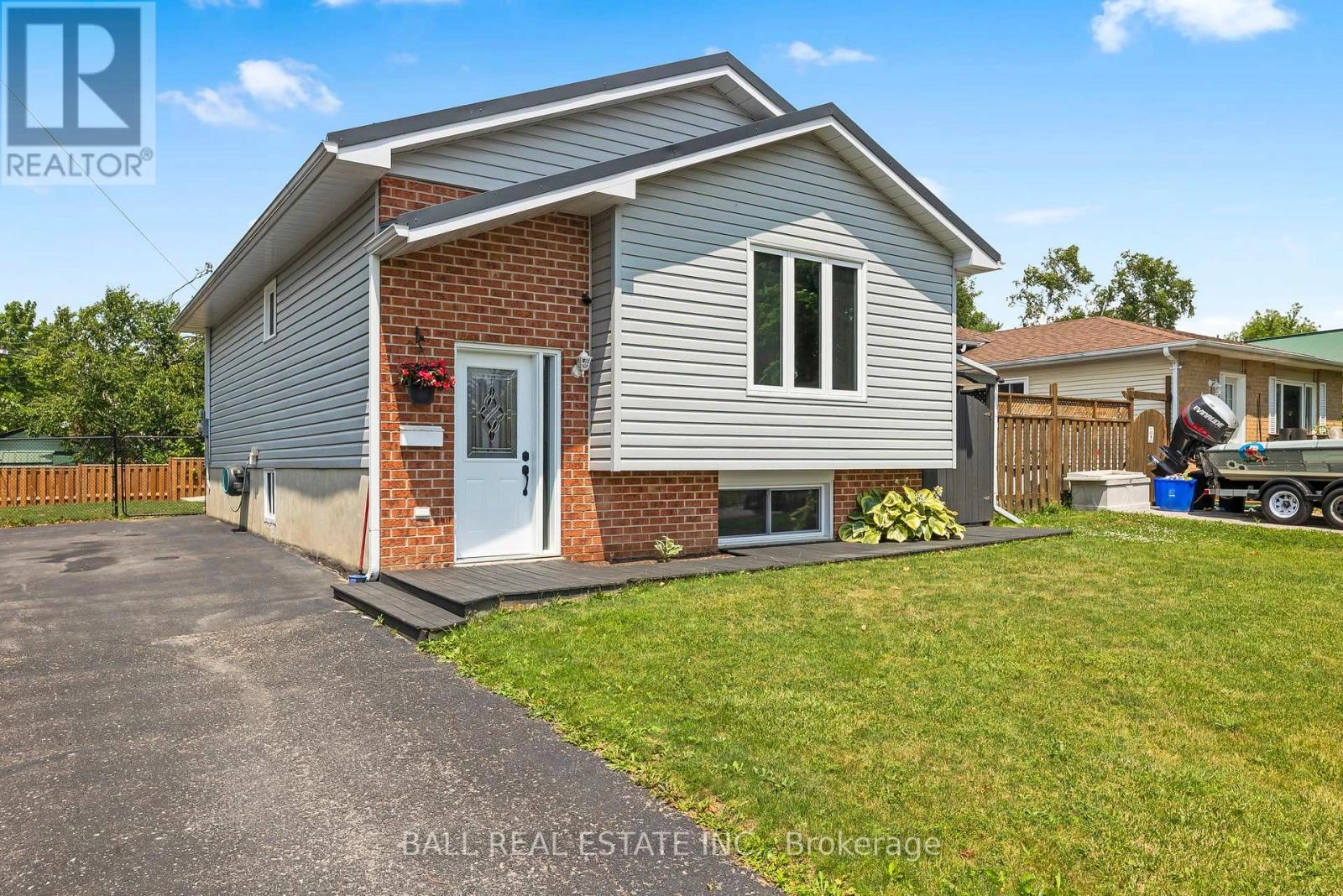 2 Hazel Street, Kawartha Lakes, Ontario  K9V 5M2 - Photo 1 - X12267869