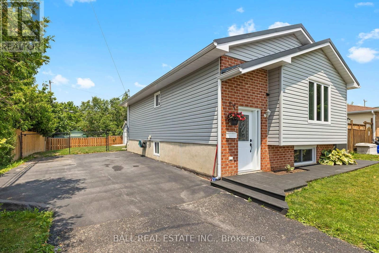2 Hazel Street, Kawartha Lakes, Ontario  K9V 5M2 - Photo 2 - X12267869