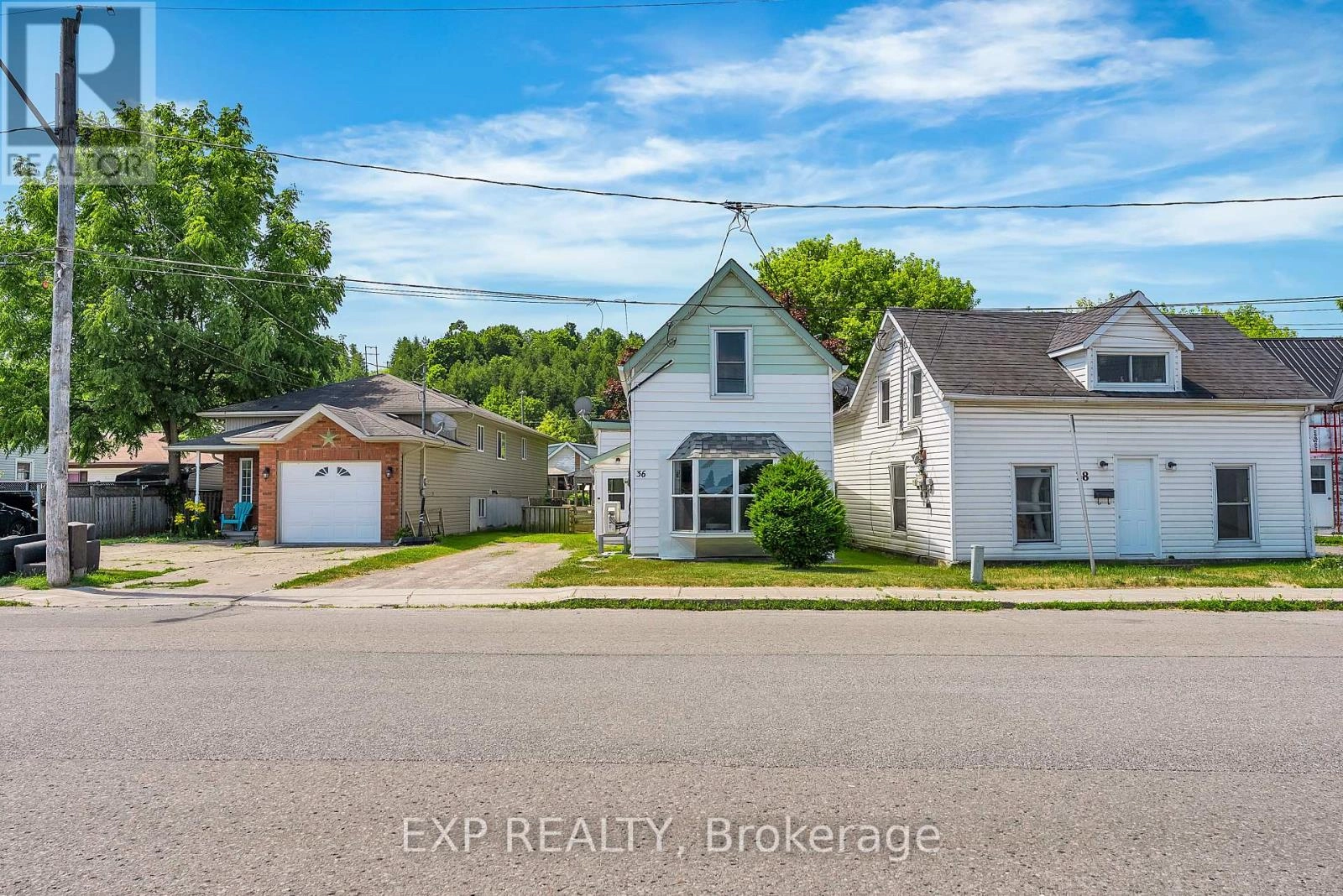 36 Stanley Street, Quinte West, Ontario  K8V 4V2 - Photo 2 - X12267948
