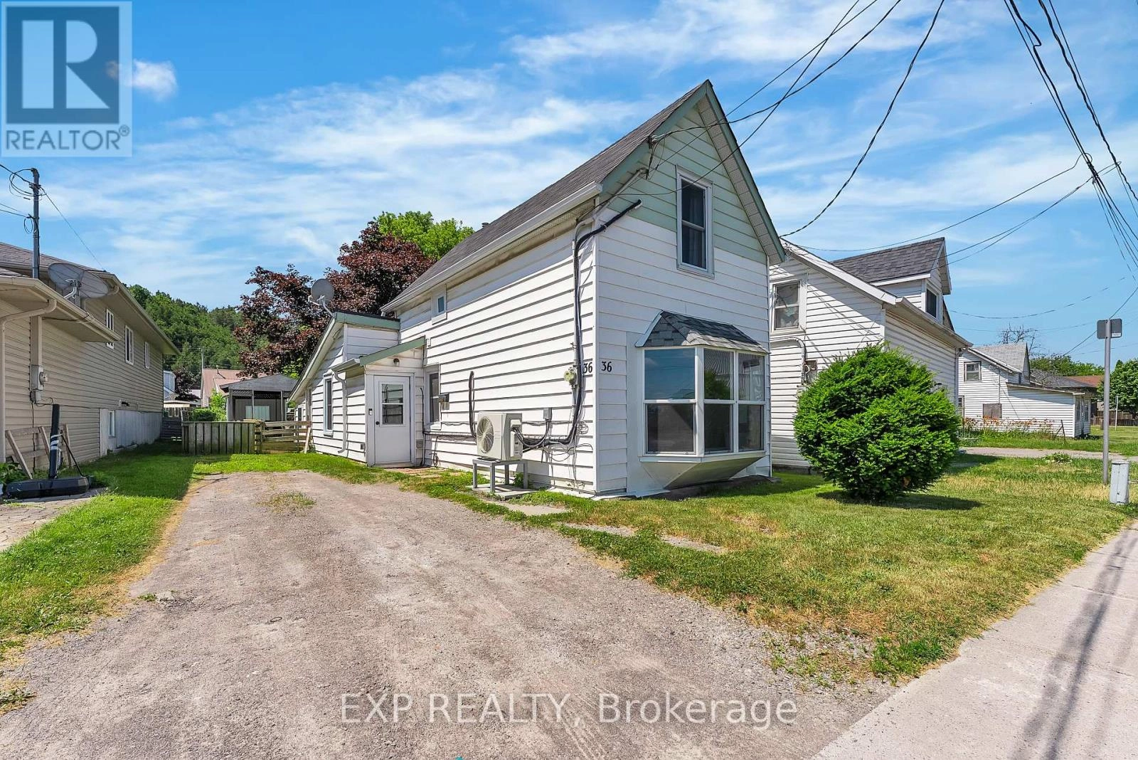 36 Stanley Street, Quinte West, Ontario  K8V 4V2 - Photo 3 - X12267948