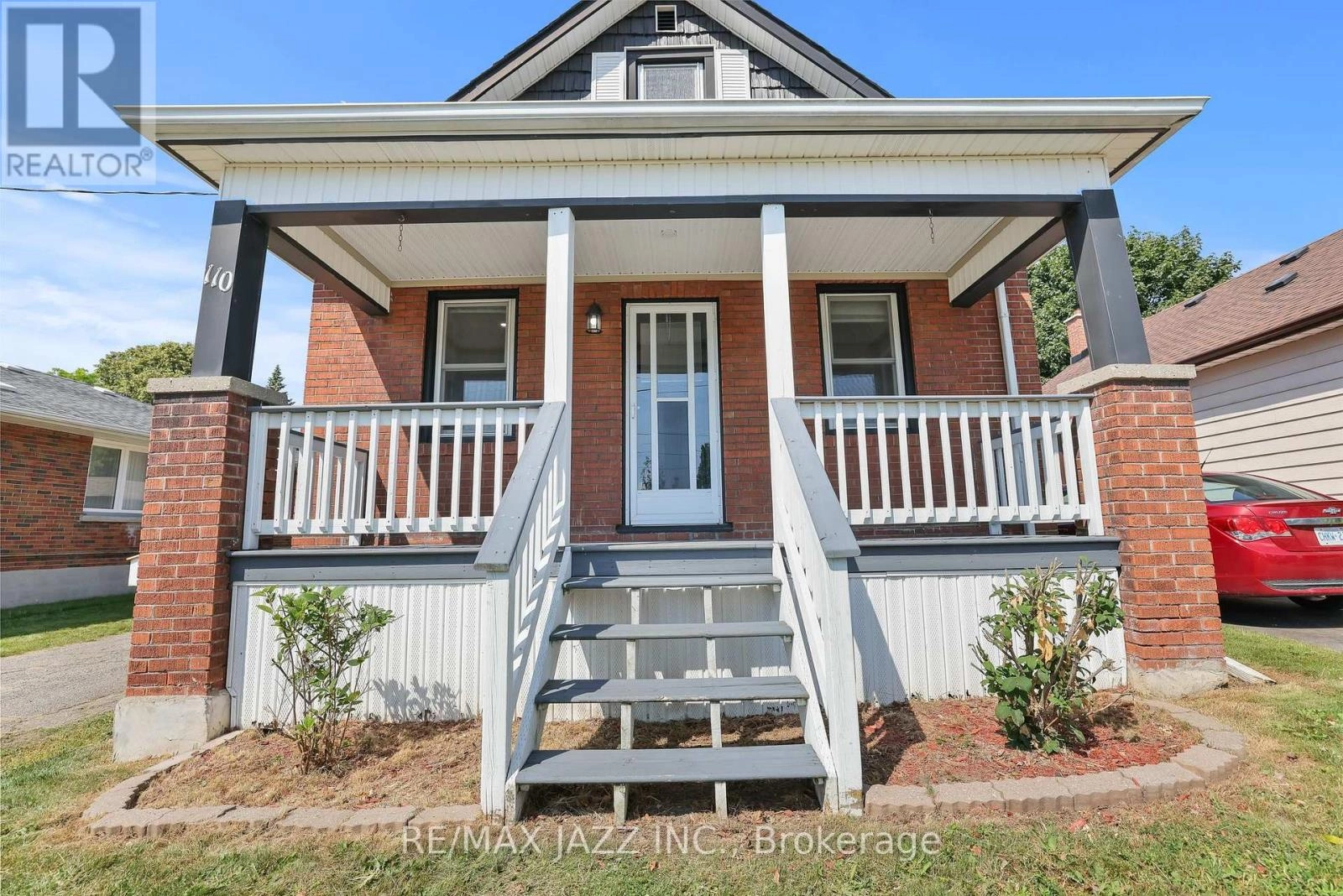 110 Gibbons Street, Oshawa, Ontario  L1J 4Y2 - Photo 2 - E12268212