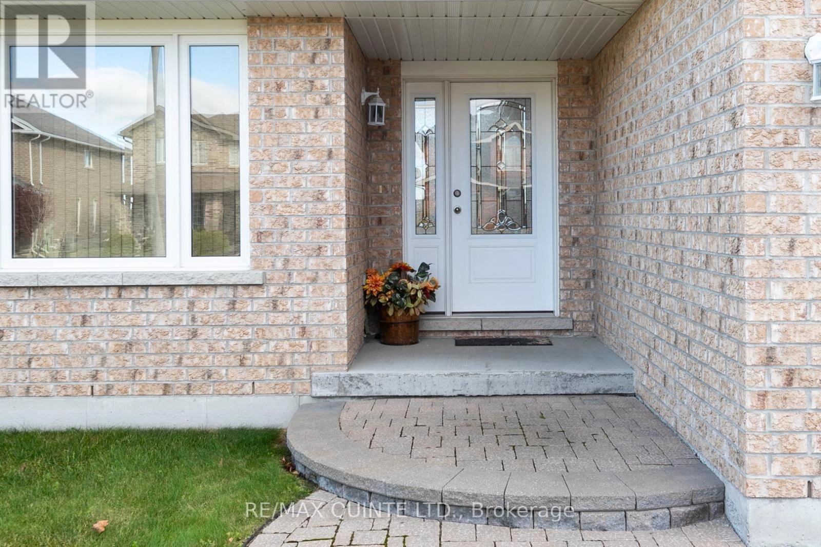 21 Gale Crescent, Belleville, Ontario  K8N 0M9 - Photo 2 - X12268245