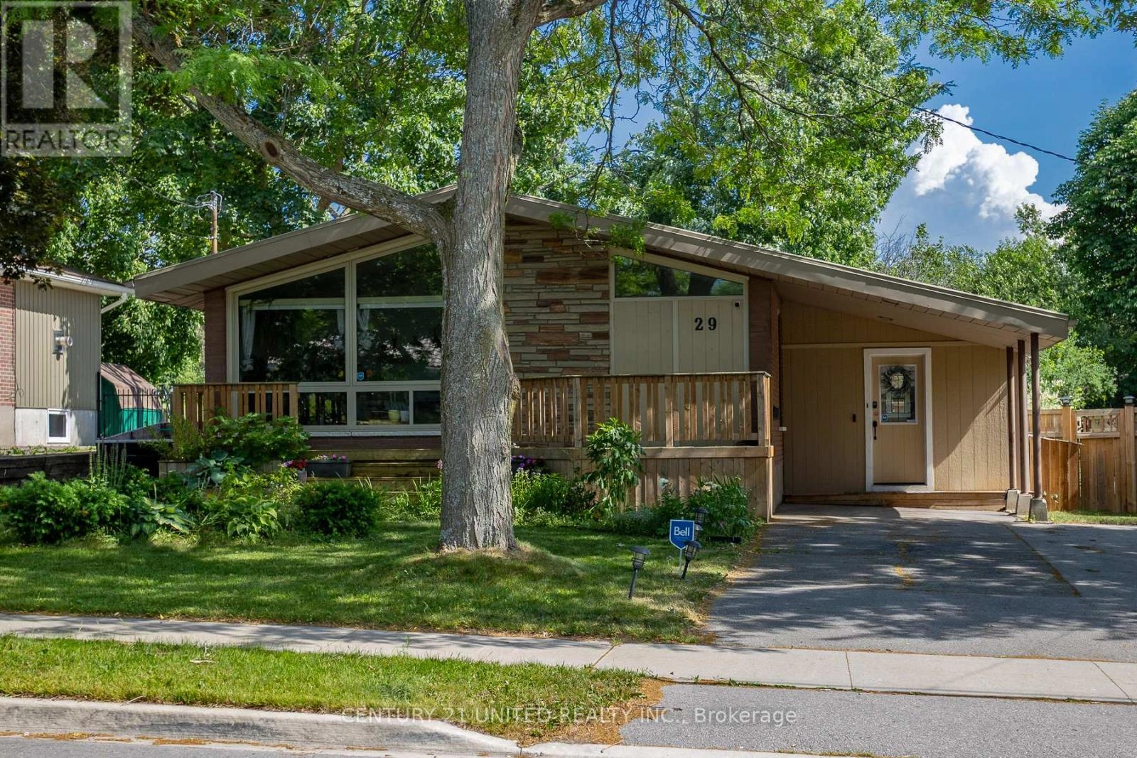 29 Kawartha Drive, Kawartha Lakes, Ontario  K9V 1A6 - Photo 2 - X12270367