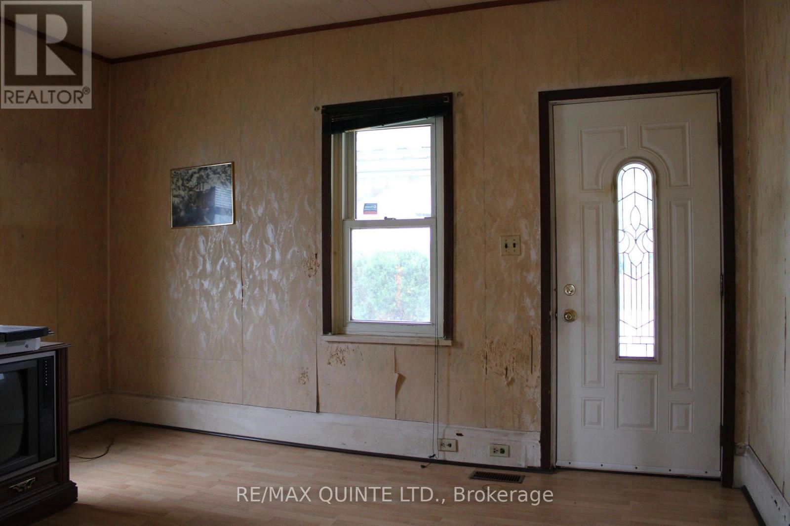 10 Terrance Street, Quinte West, Ontario  K8V 2L5 - Photo 3 - X12270840