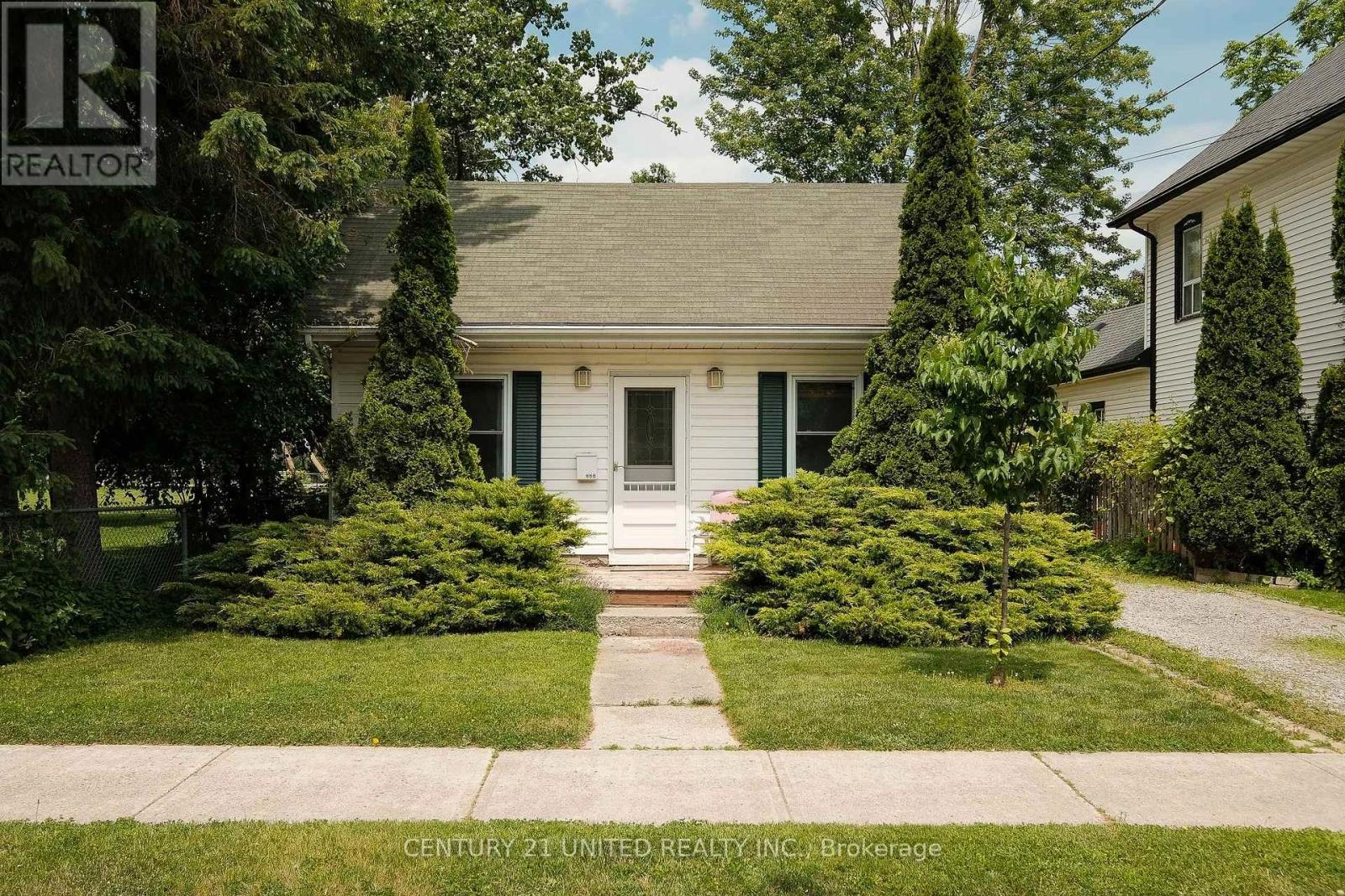 668 Brown Street, Peterborough Central, Ontario  K9J 4K5 - Photo 1 - X12229278
