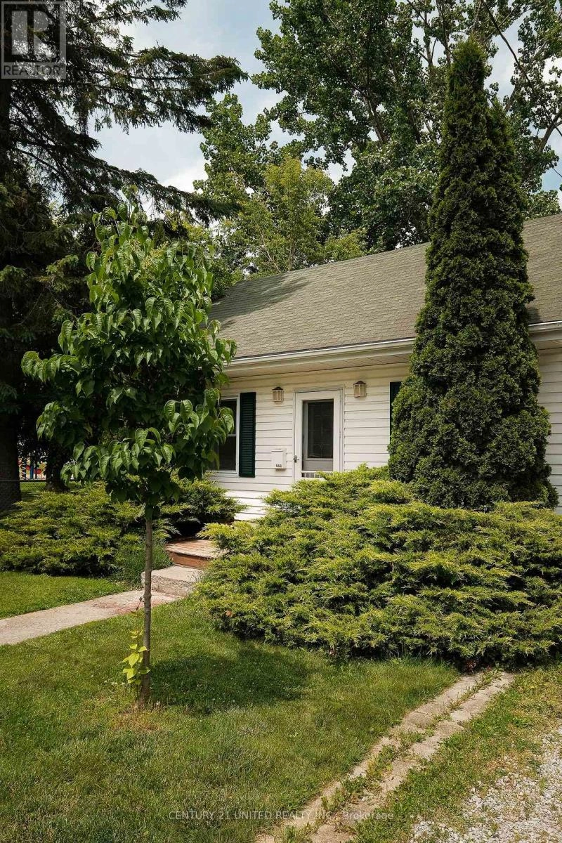 668 Brown Street, Peterborough Central, Ontario  K9J 4K5 - Photo 2 - X12229278