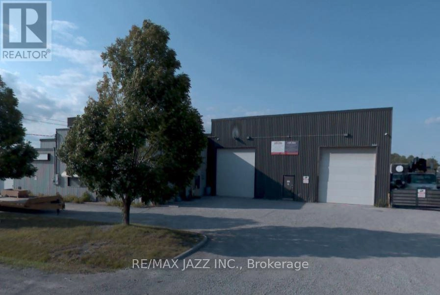 524 Watson Street E, Whitby, Ontario  L1N 1A7 - Photo 1 - E12271328