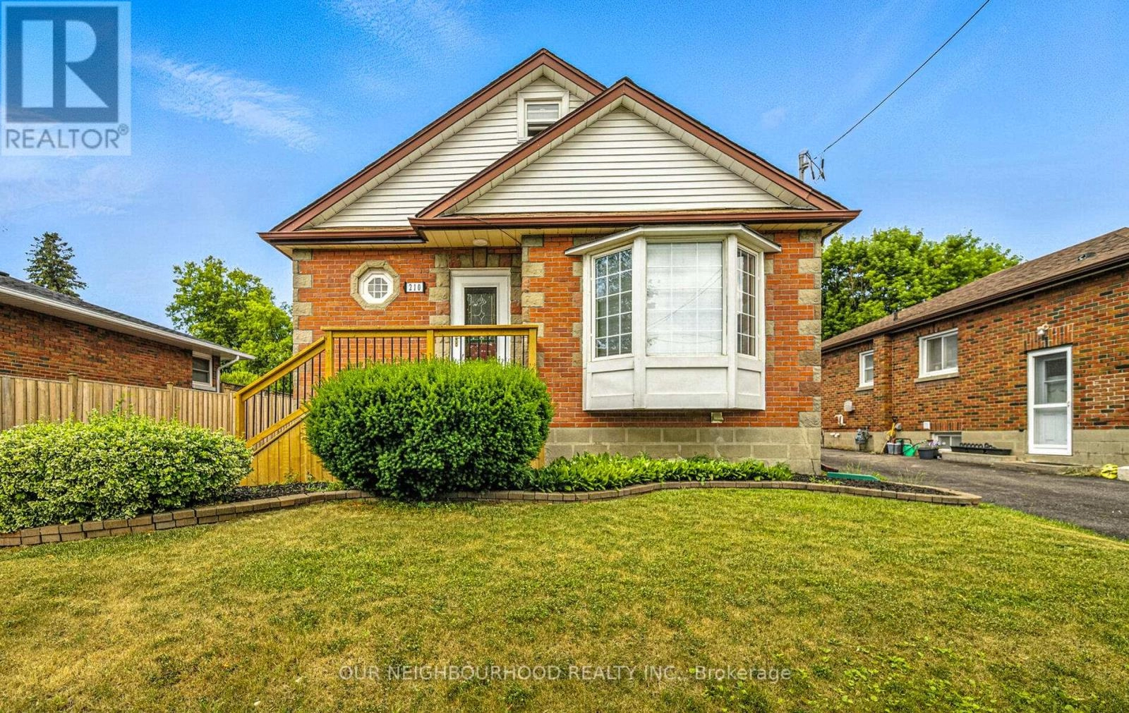 210 Chadburn Street, Oshawa, Ontario  L1H 5V6 - Photo 1 - E12272663