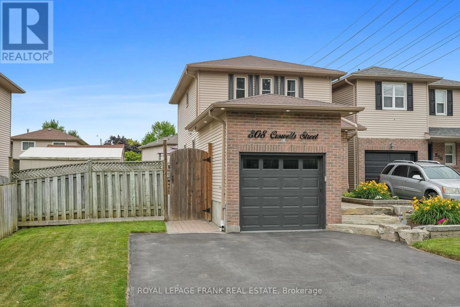 808 Crowells Street, Oshawa, Ontario  L1K 1X4 - Photo 3 - E12273119