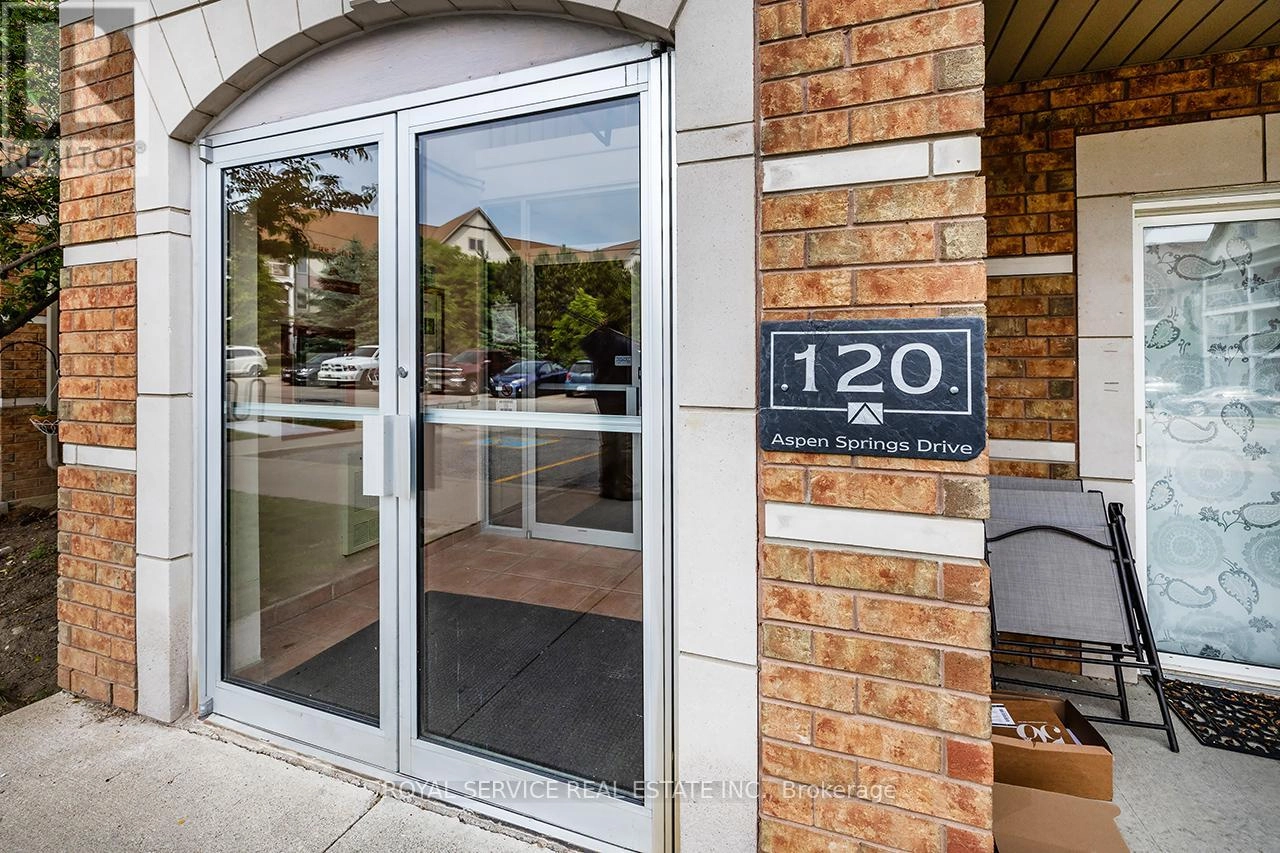 302 - 120 Aspen Springs Drive, Clarington, Ontario  L1C 0G7 - Photo 2 - E12273247