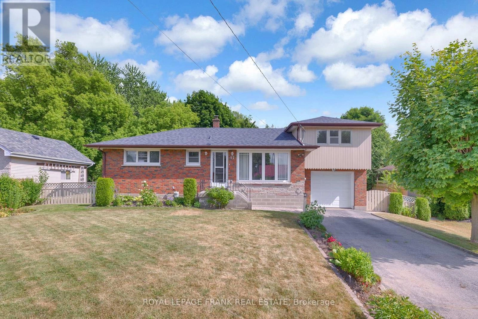 17 Phair Avenue, Clarington, Ontario  L1E 2W5 - Photo 2 - E12273271