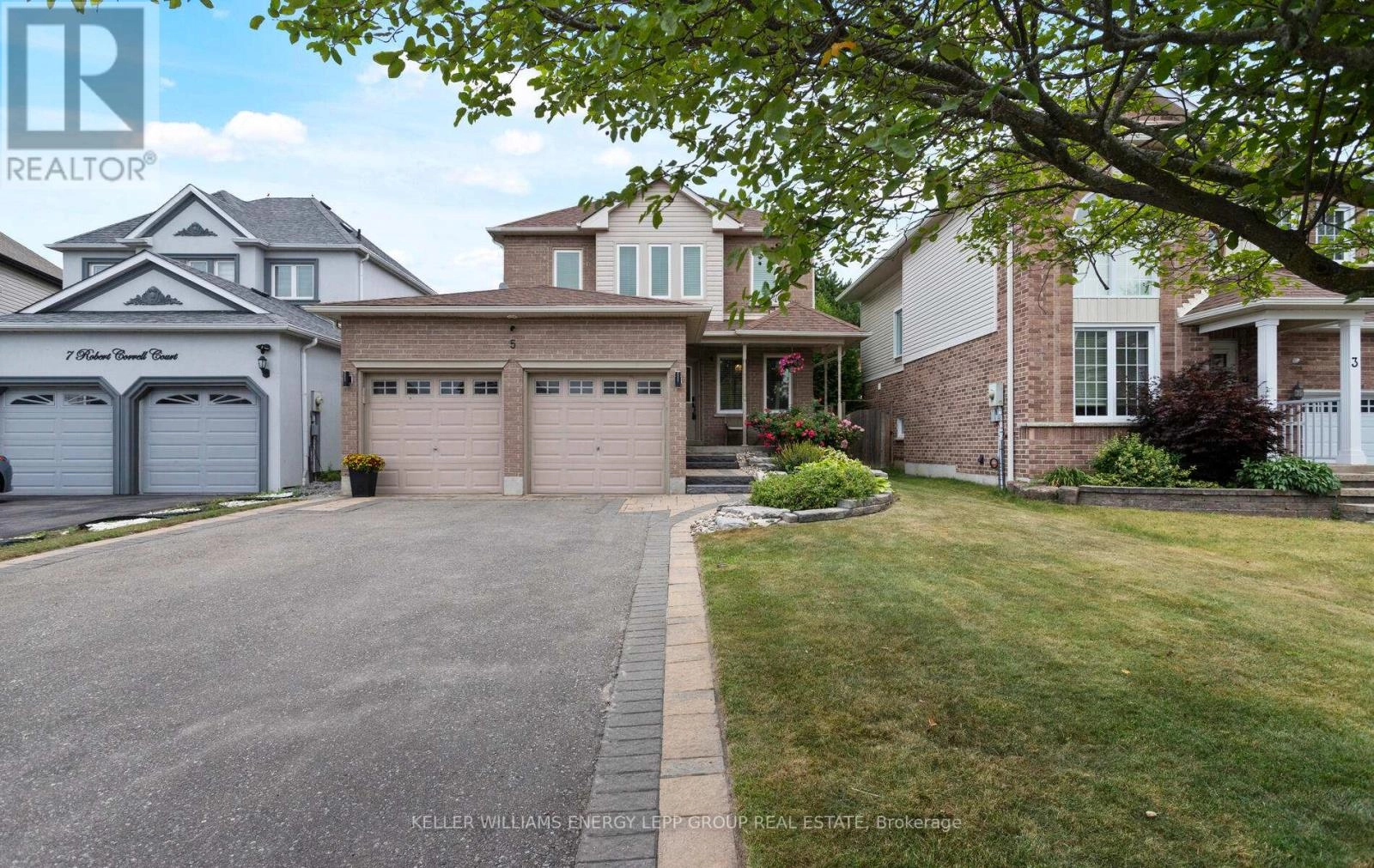 5 Robert Correll Court, Whitby, Ontario  L1R 2N7 - Photo 2 - E12273613