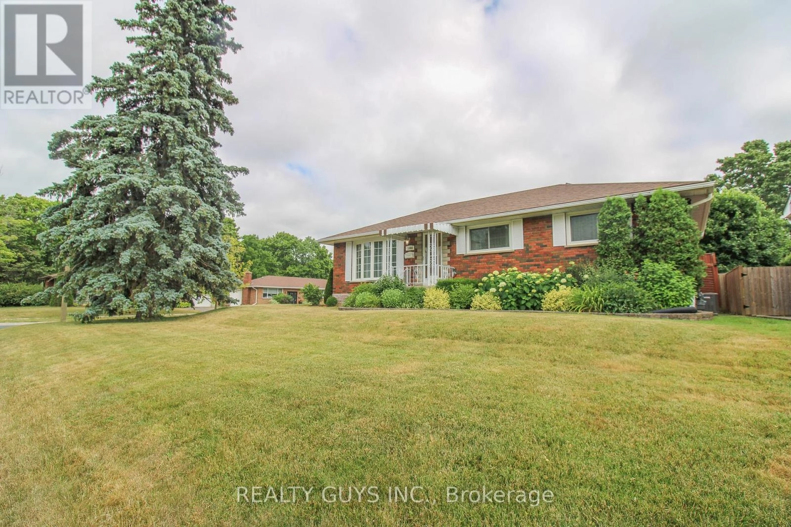 1066 Glebemount Crescent, Peterborough North, Ontario  K9H 6M3 - Photo 3 - X12273692