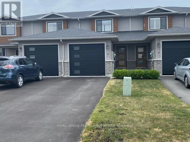 5 Ridgeway Place, Belleville, Ontario  K8P 0E7 - Photo 1 - X12273756