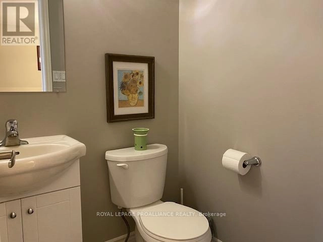 5 Ridgeway Place, Belleville, Ontario  K8P 0E7 - Photo 3 - X12273756