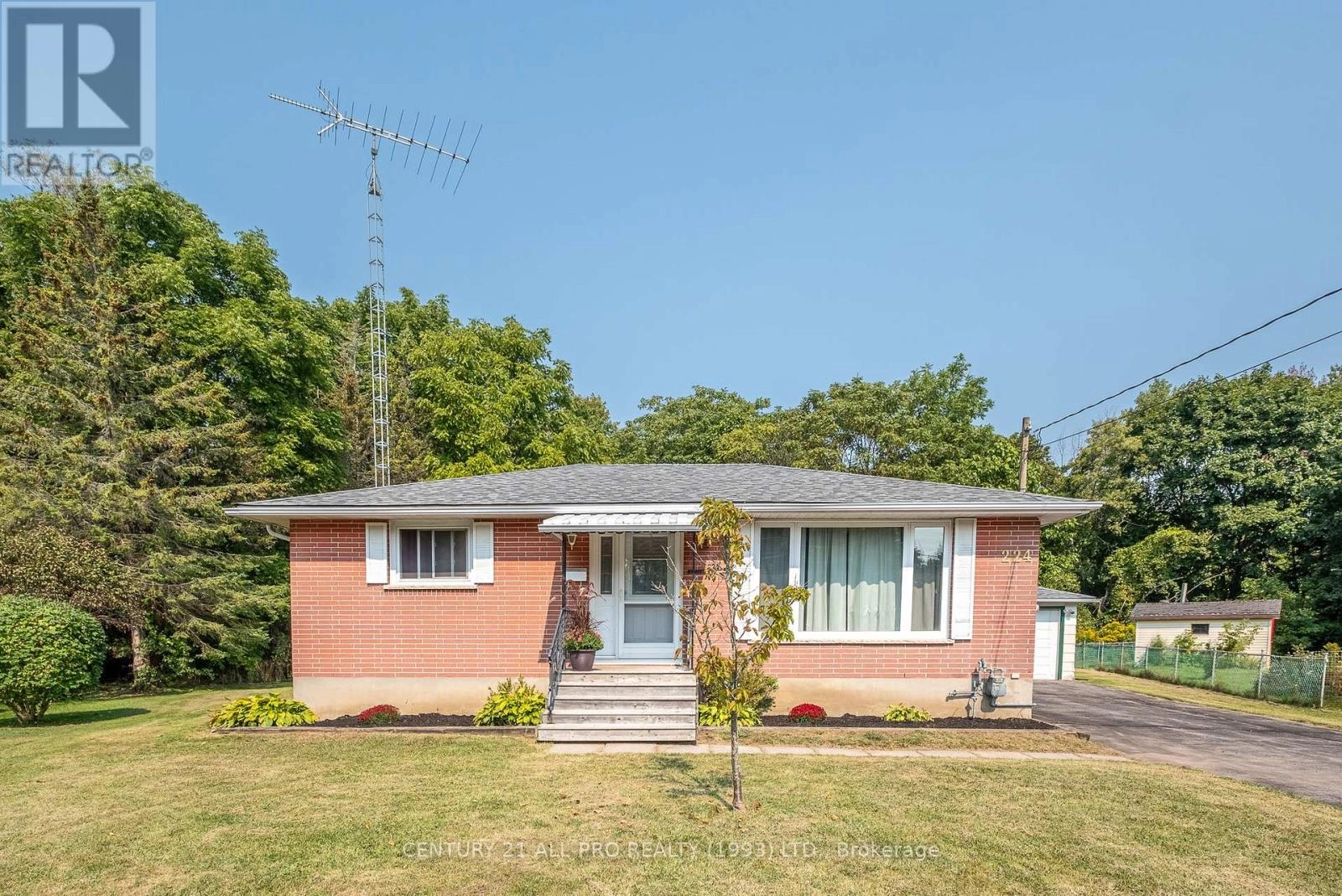 224 Nickerson Drive, Cobourg, Ontario  K9A 1A5 - Photo 2 - X12061169