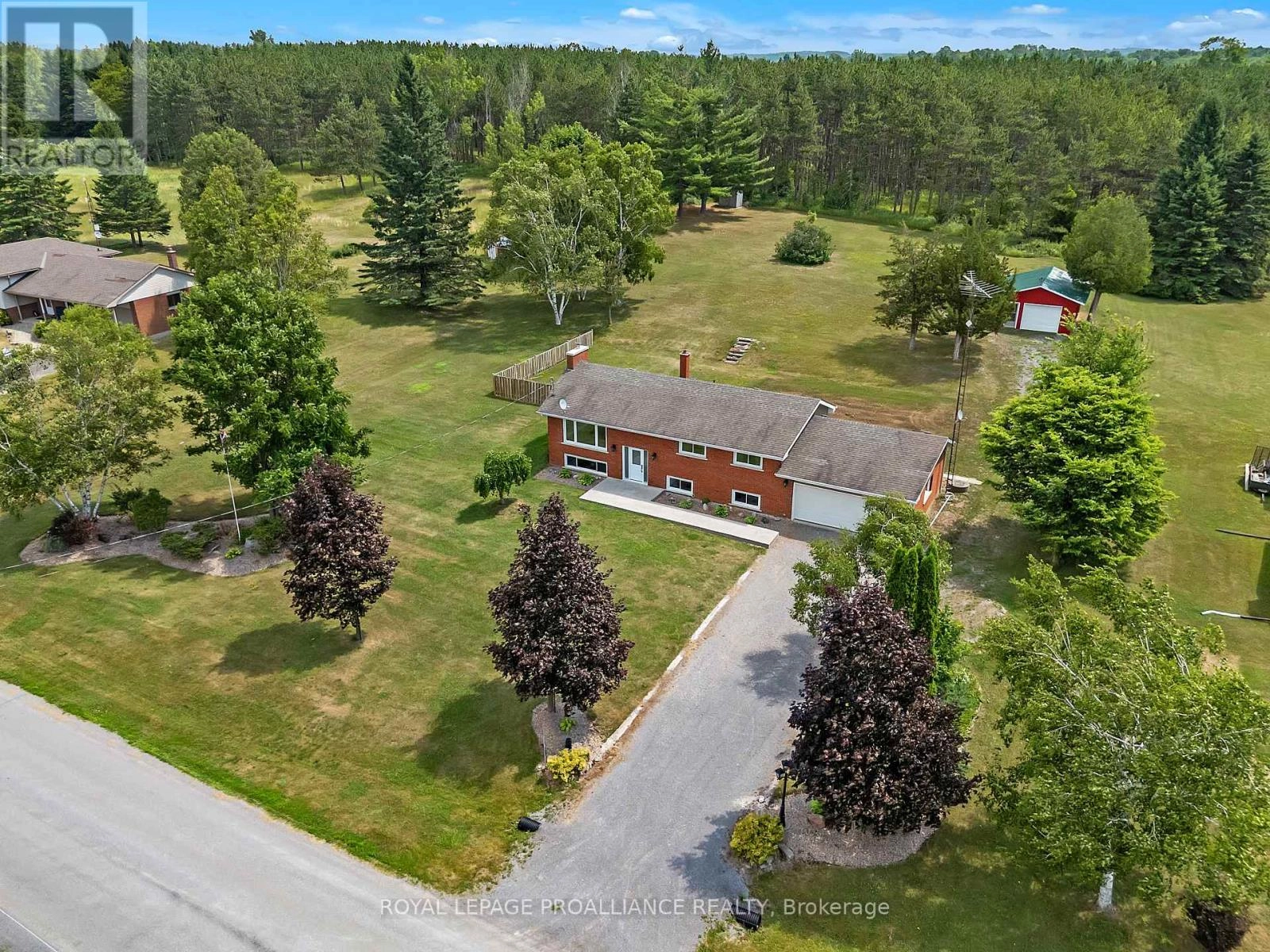 42 Roslin Road, Belleville, Ontario  K0K 2Y0 - Photo 2 - X12274782