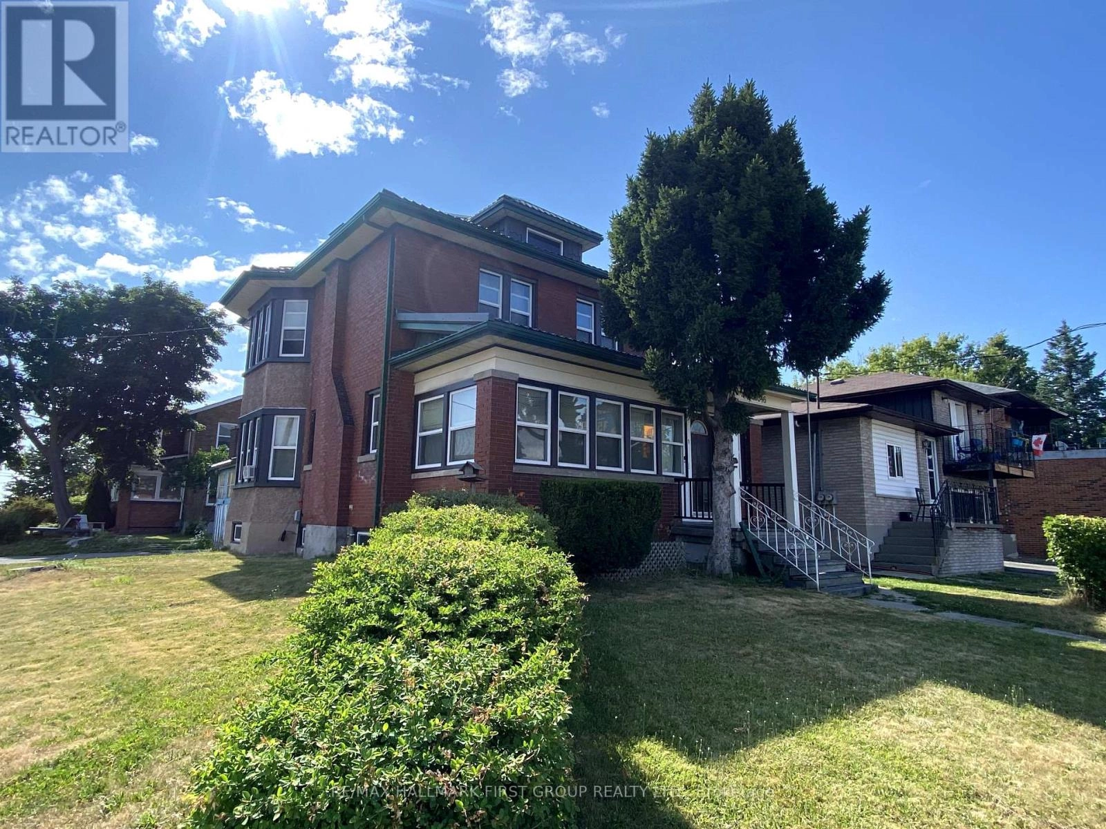 346 Simcoe Street S, Oshawa, Ontario  L1H 4J1 - Photo 1 - E12274289