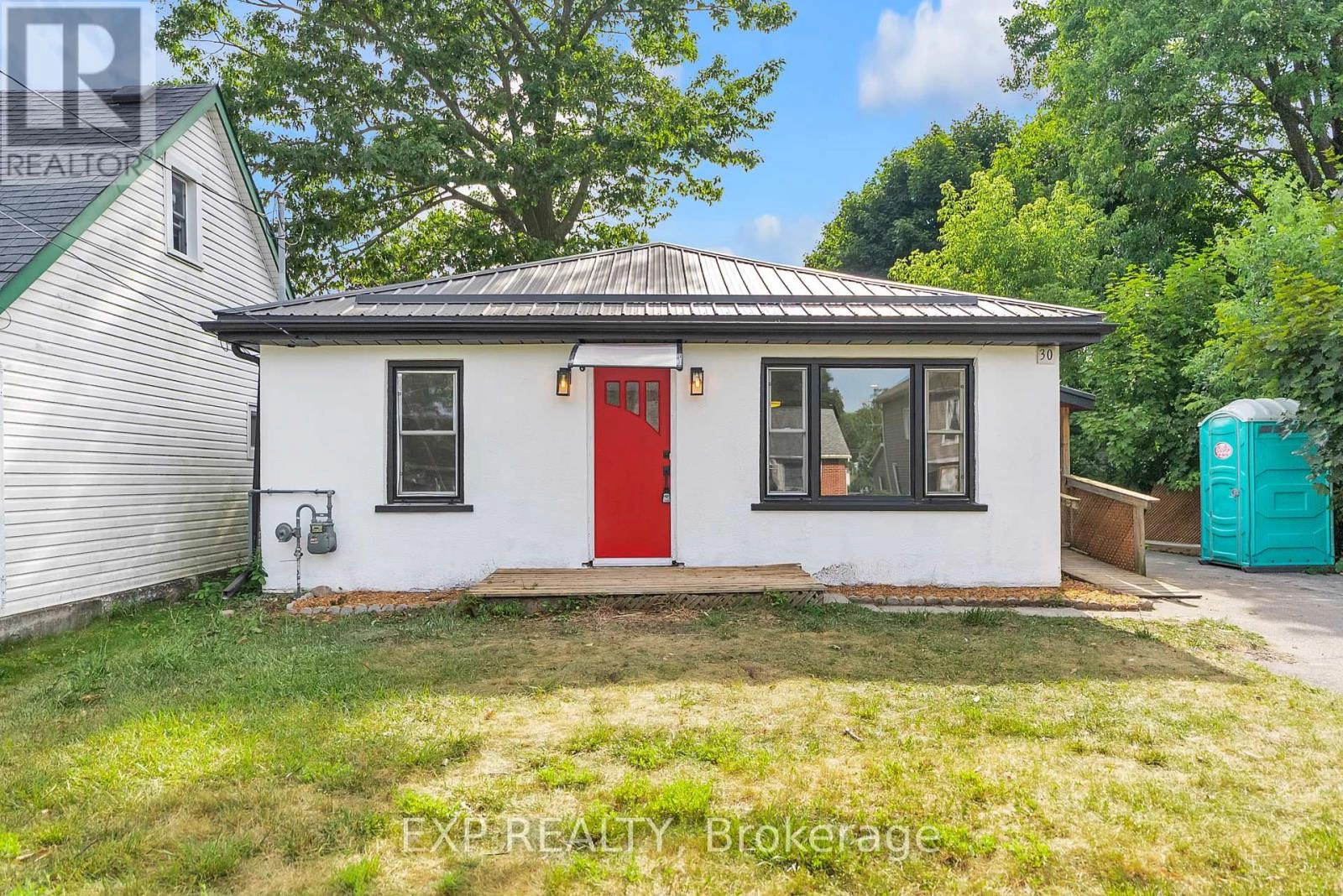30 Leonard Avenue, Quinte West, Ontario  K8V 2R4 - Photo 1 - X12274855