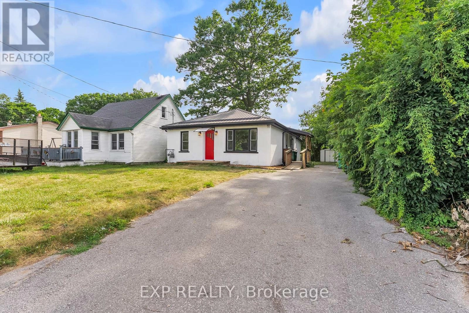 30 Leonard Avenue, Quinte West, Ontario  K8V 2R4 - Photo 3 - X12274855