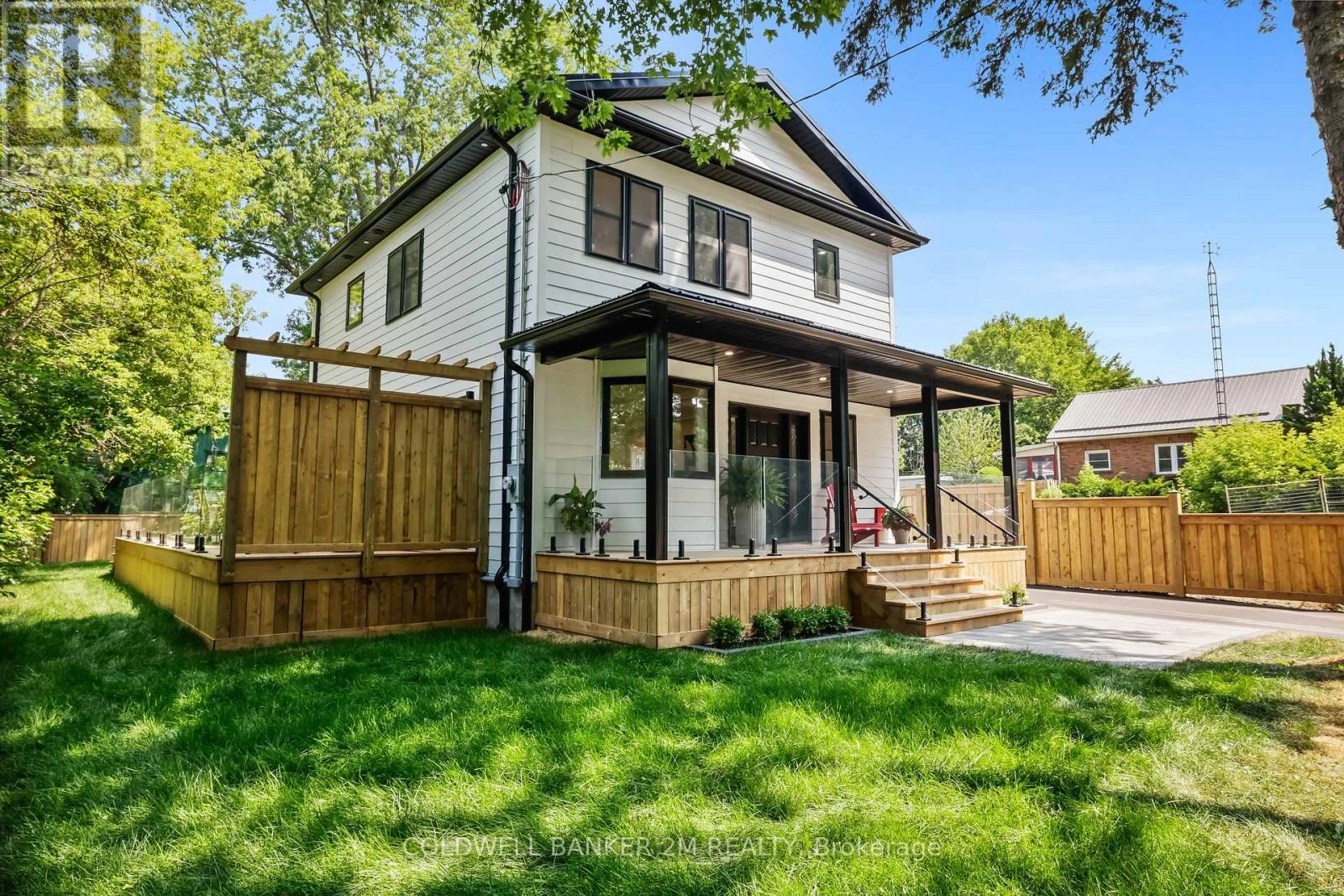 128 Buckingham Avenue, Oshawa, Ontario  L1G 2K5 - Photo 2 - E12275088