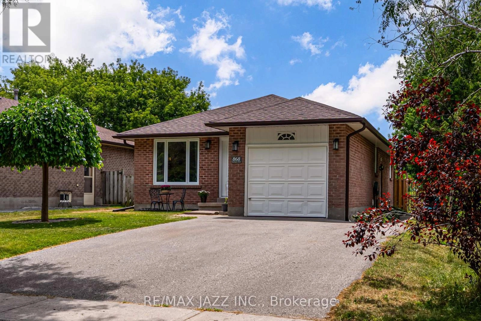 868 Southgate Drive, Oshawa, Ontario  L1H 7Z9 - Photo 3 - E12275330