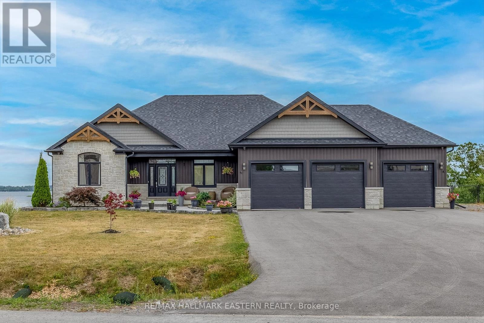 35 Lakeview Crescent, Kawartha Lakes, Ontario  K0M 1A0 - Photo 1 - X12275868