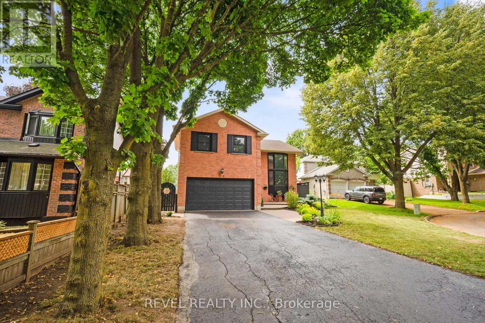 819 Ironwood Court, Whitby, Ontario  L1N 6S3 - Photo 2 - E12276058