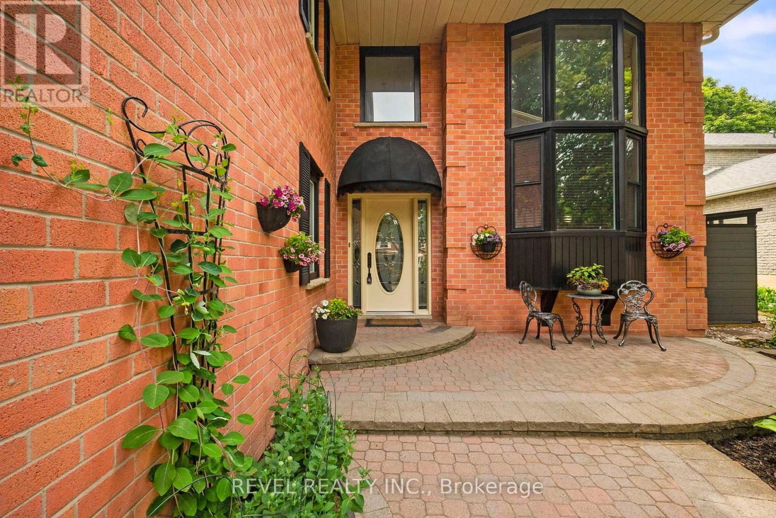 819 Ironwood Court, Whitby, Ontario  L1N 6S3 - Photo 3 - E12276058