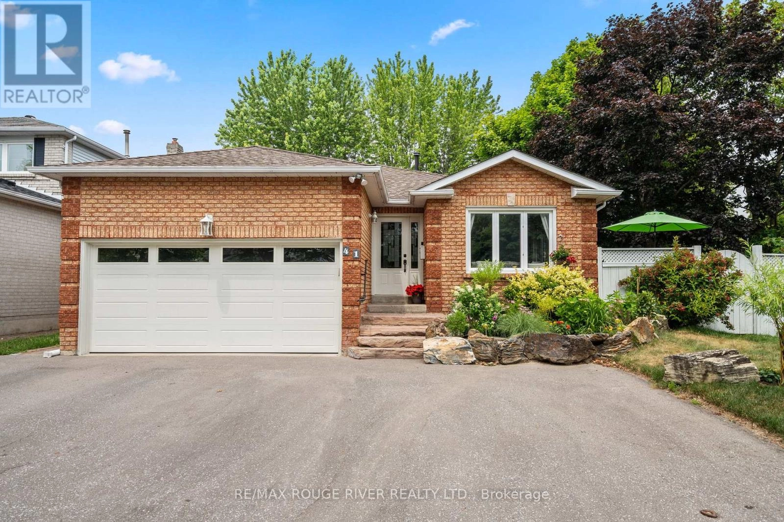 41 Peachtree Crescent, Clarington, Ontario  L1C 4K8 - Photo 2 - E12276263