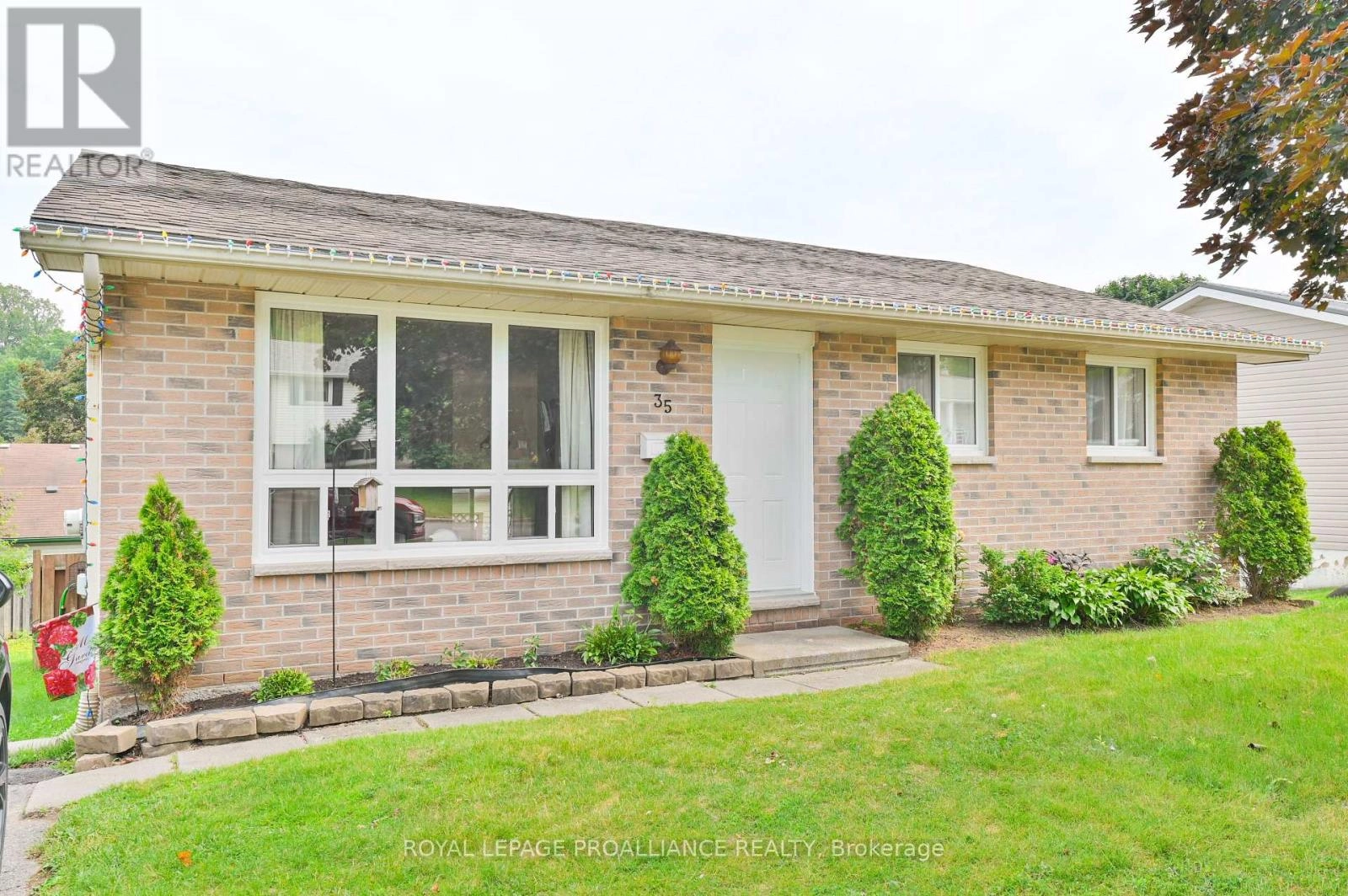 35 Van Alstine Drive, Quinte West, Ontario  K8V 6K7 - Photo 1 - X12276338
