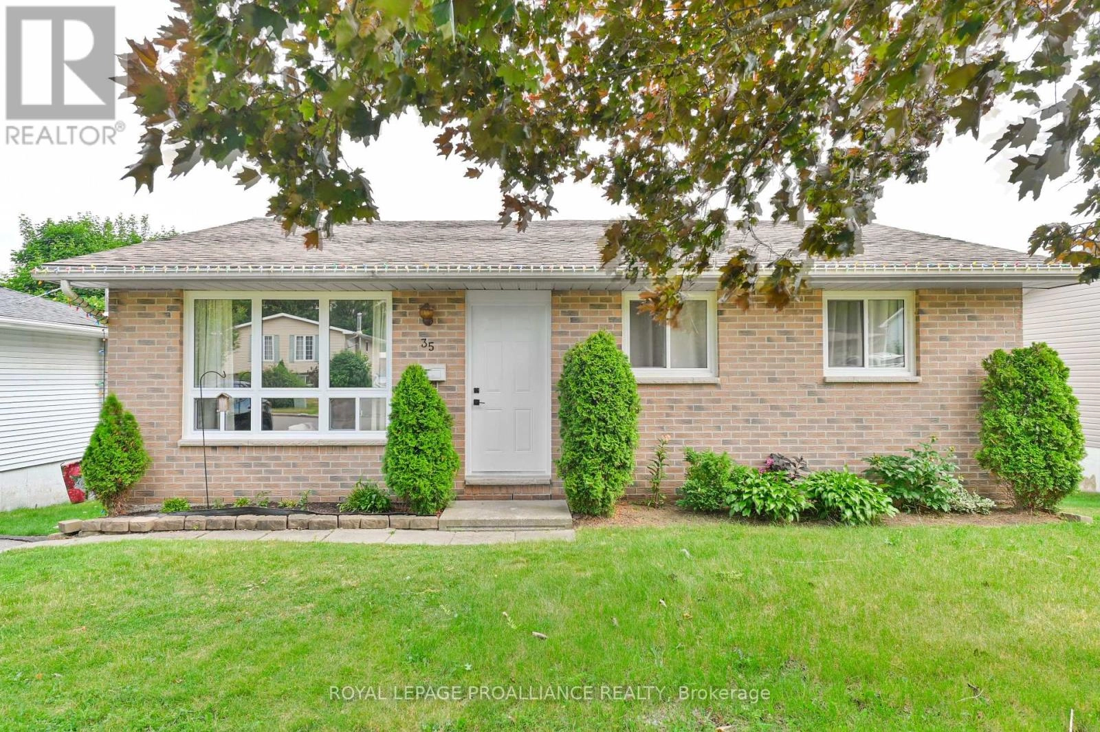 35 Van Alstine Drive, Quinte West, Ontario  K8V 6K7 - Photo 2 - X12276338