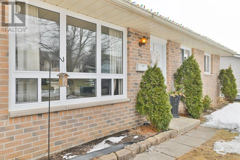 35 Van Alstine Drive, Quinte West, Ontario  K8V 6K7 - Photo 3 - X12276338