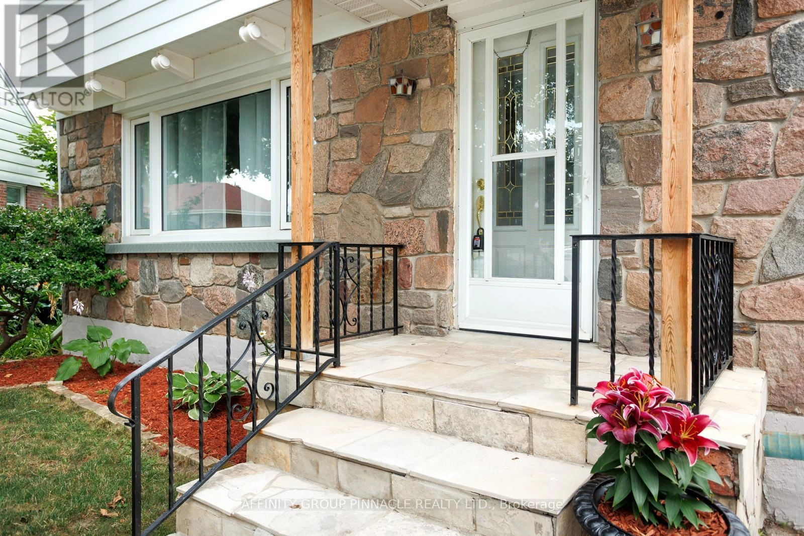 22 Sunset Court, Kawartha Lakes, Ontario  K9V 2S1 - Photo 3 - X12276934
