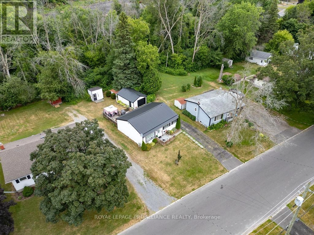 48 Kidd Avenue, Quinte West, Ontario  K8V 2C7 - Photo 2 - X12277439
