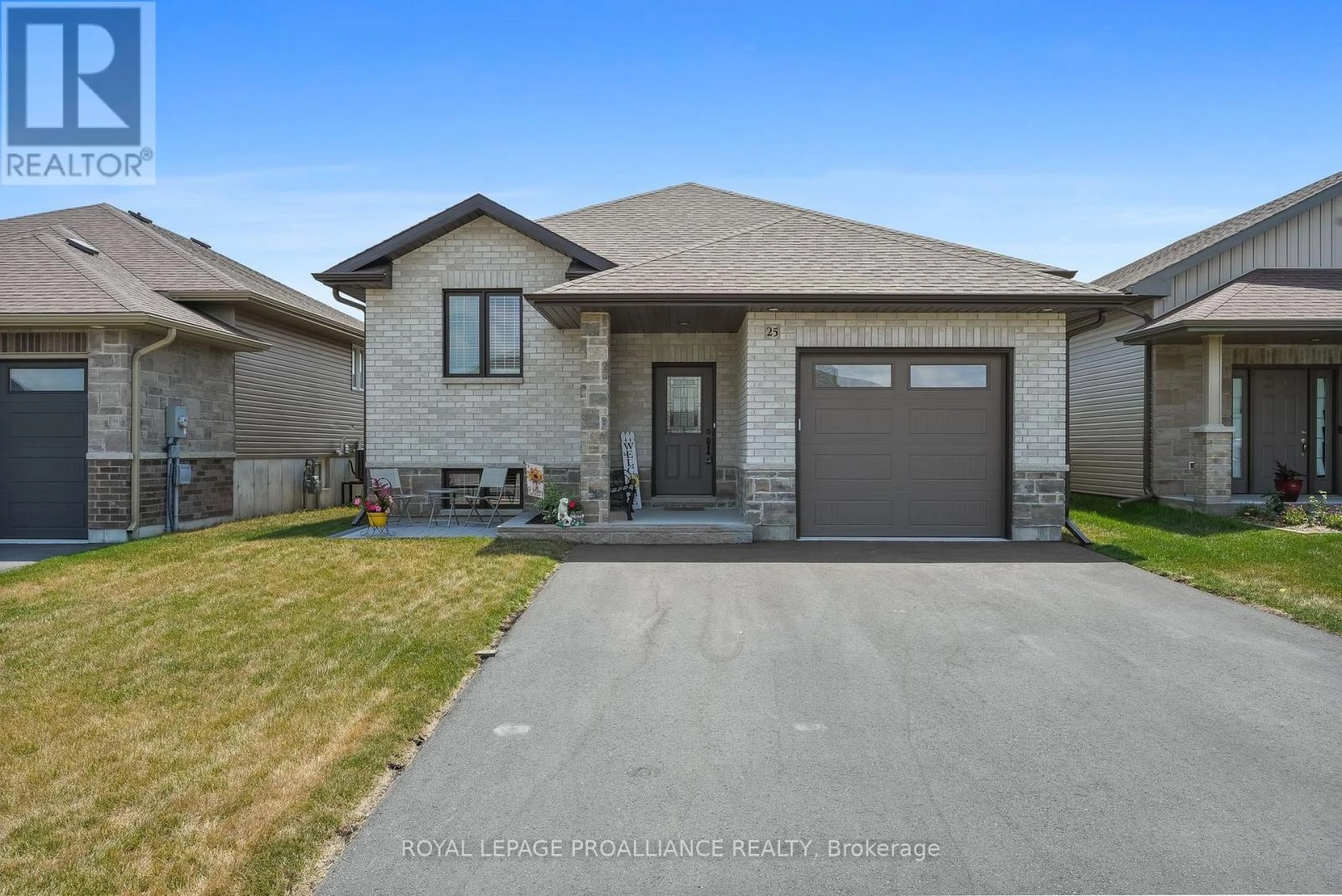 25 Cedar Park Crescent, Quinte West, Ontario  K8V 0J1 - Photo 1 - X12277515