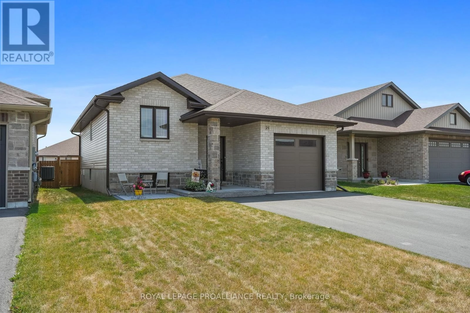 25 Cedar Park Crescent, Quinte West, Ontario  K8V 0J1 - Photo 2 - X12277515