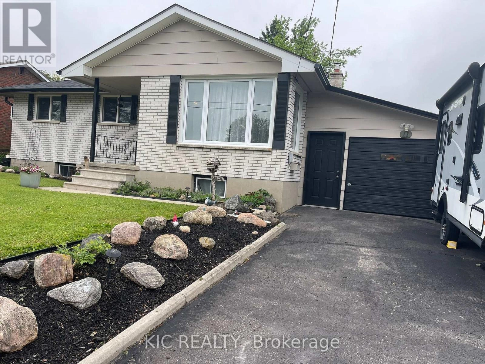 11 Mclean Avenue, Havelock-Belmont-Methuen, Ontario  K0L 1Z0 - Photo 1 - X12277435