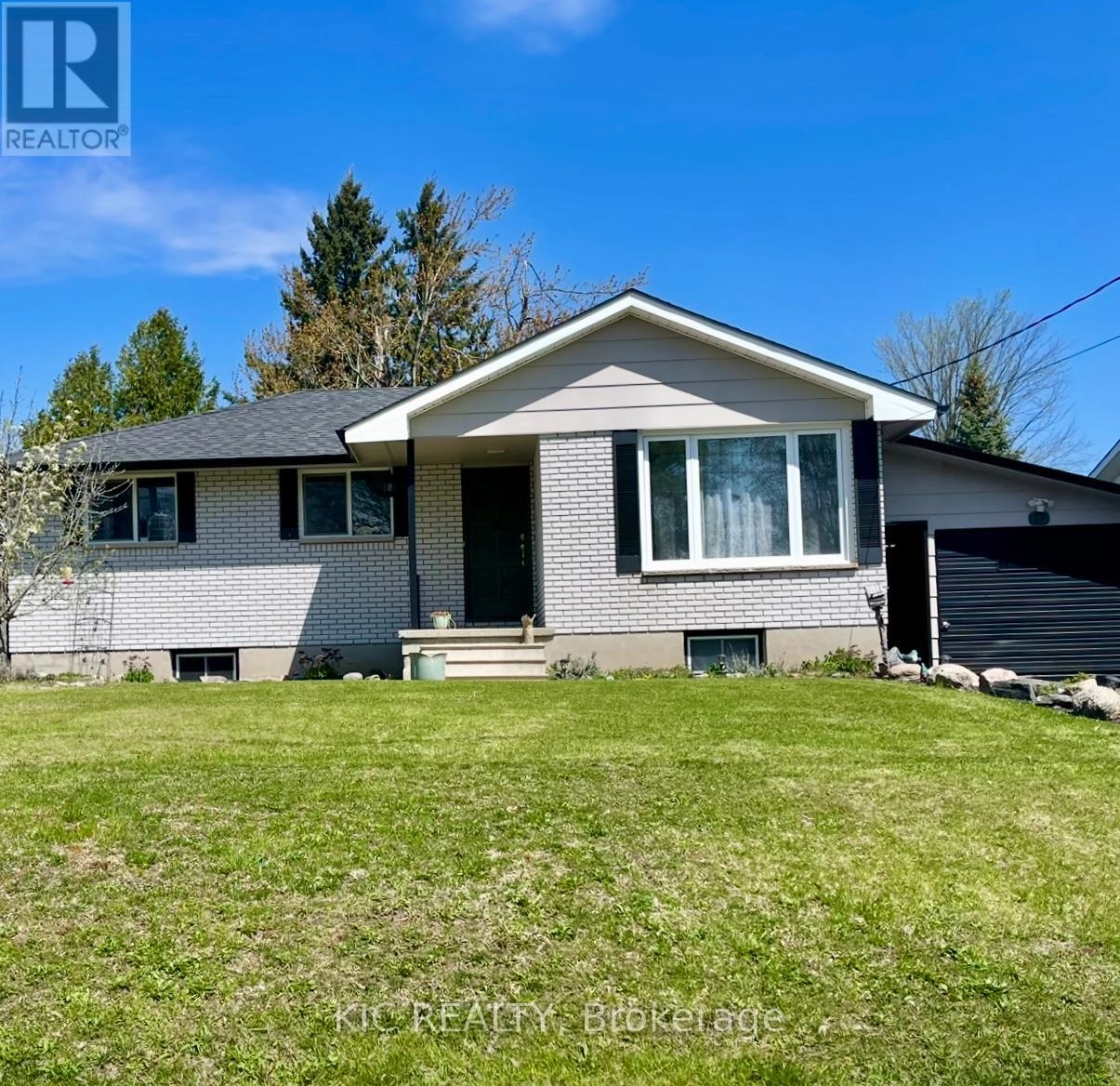 11 Mclean Avenue, Havelock-Belmont-Methuen, Ontario  K0L 1Z0 - Photo 3 - X12277435