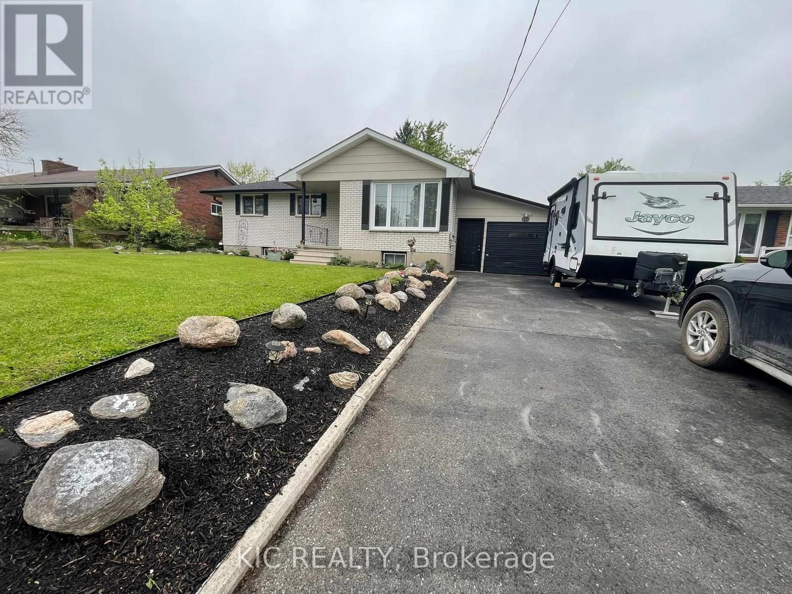 11 Mclean Avenue, Havelock-Belmont-Methuen, Ontario  K0L 1Z0 - Photo 2 - X12277435