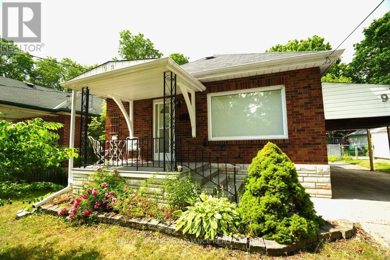 98 Ware Street, Peterborough Central, Ontario  K9J 2B7 - Photo 2 - X12278472