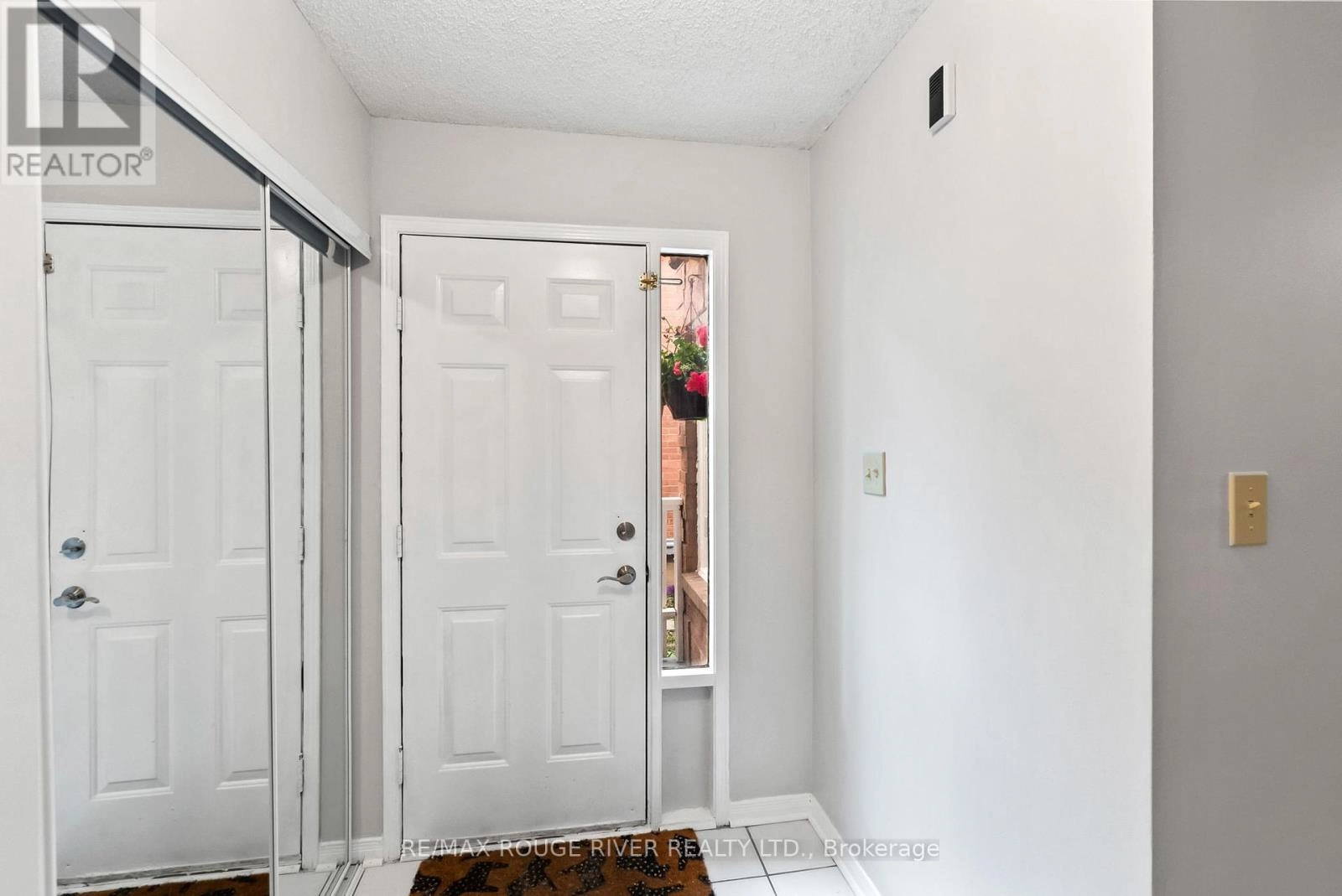 31 Sharp Crescent, Ajax, Ontario  L1T 3R1 - Photo 3 - E12278616