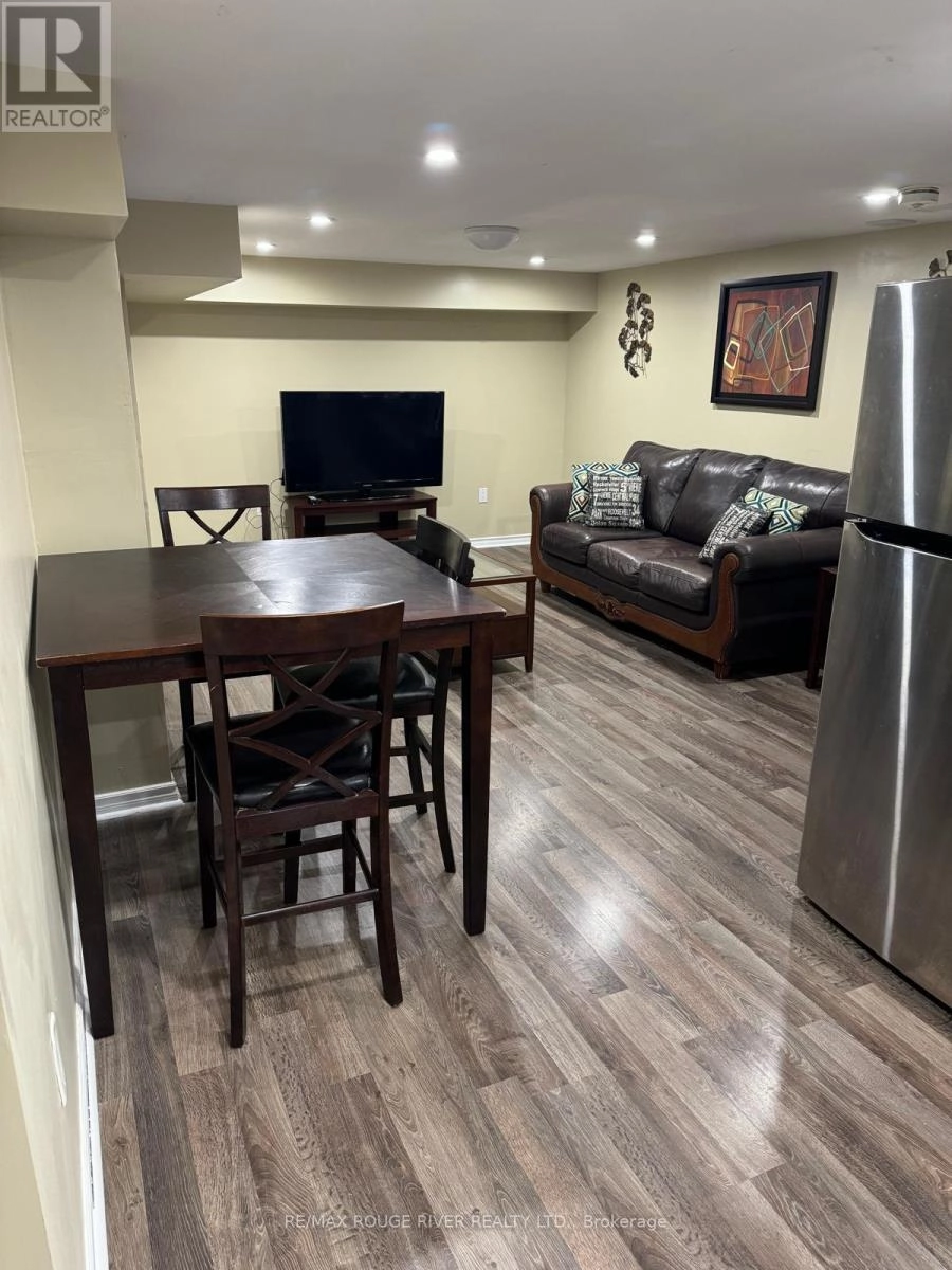 427 Rossland Road W, Oshawa, Ontario  L1J 3G9 - Photo 3 - E12278716
