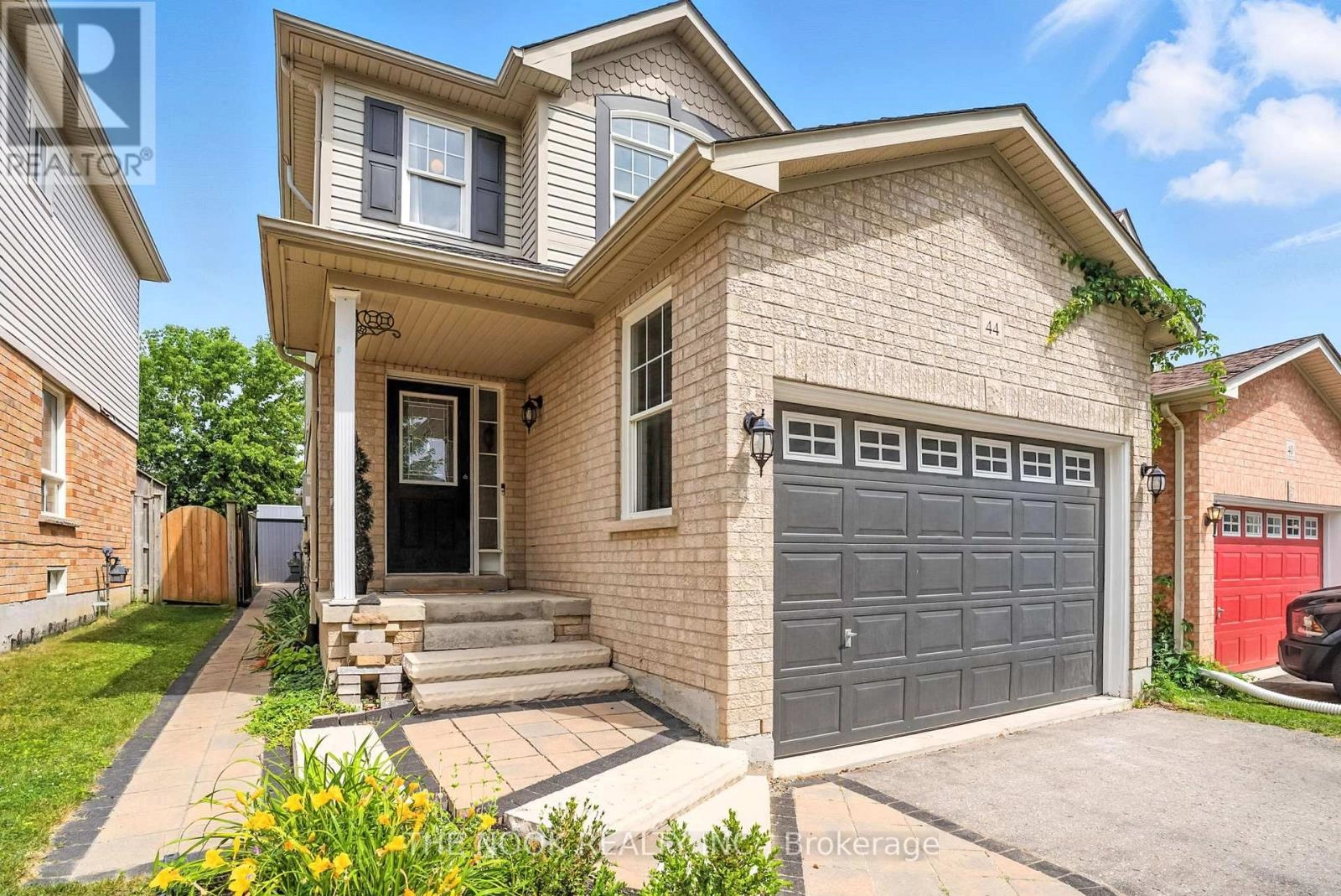 44 Staples Avenue, Clarington, Ontario  L1E 3H3 - Photo 2 - E12279335