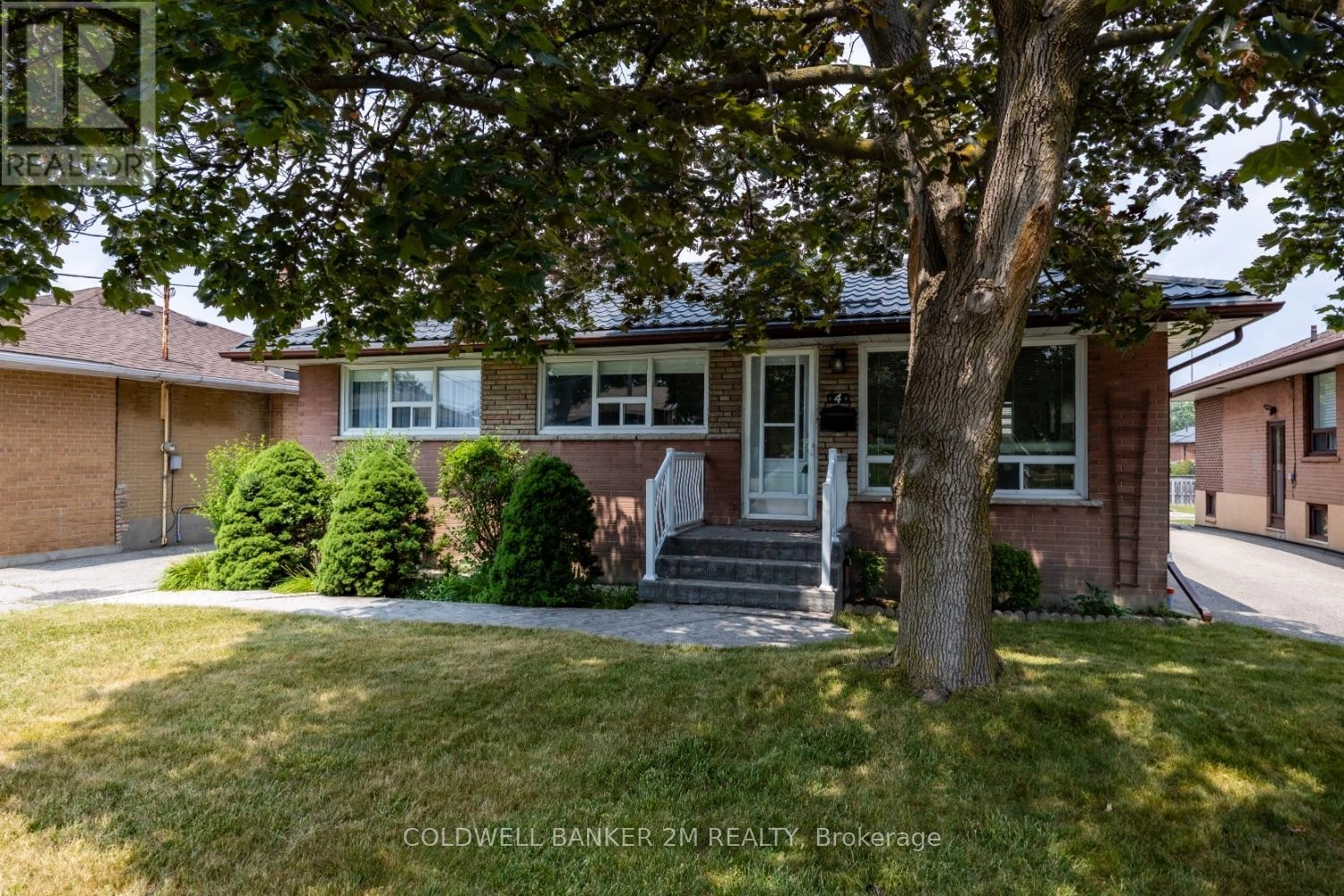4 Mangrove Road, Toronto, Ontario  M6L 2A1 - Photo 2 - W12279208